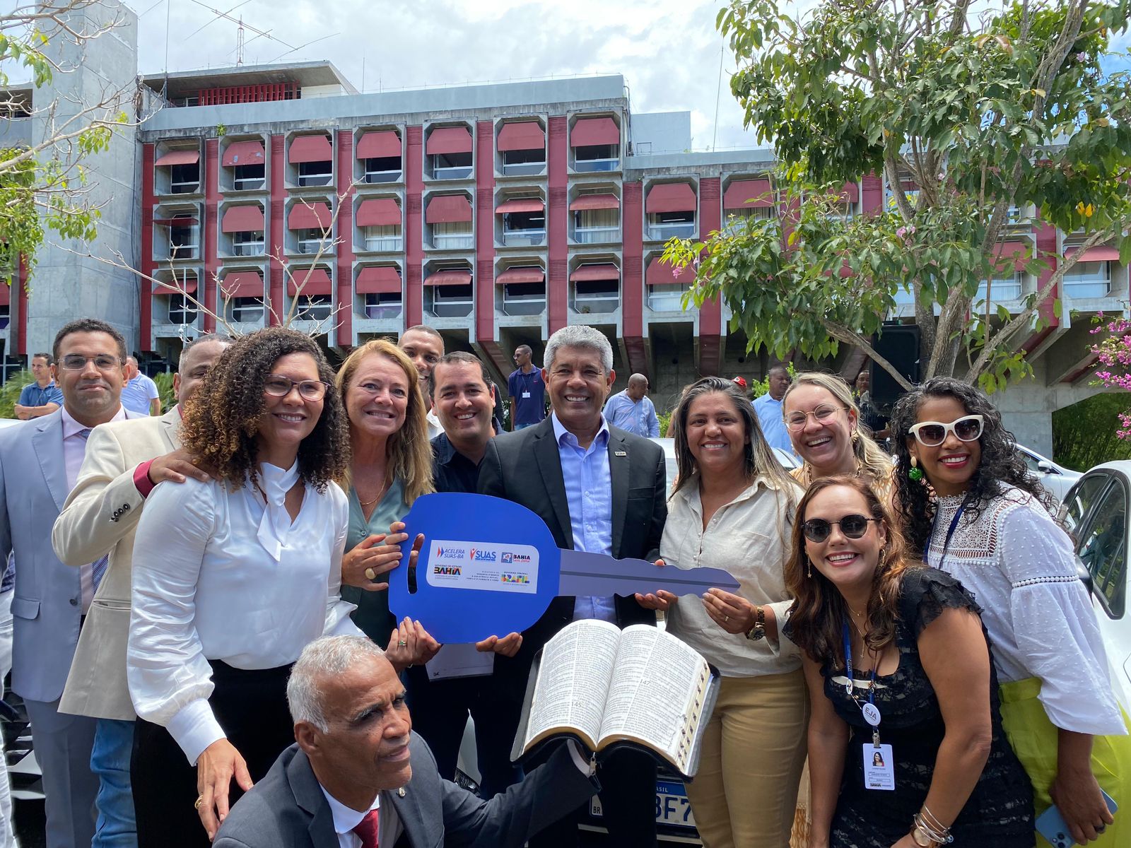 PREFEITURA DE JOÃO DOURADO RECEBE CARRO 0KM POR QUALIDADE EM SERVIÇOS DA ASSISTÊNCIA SOCIAL