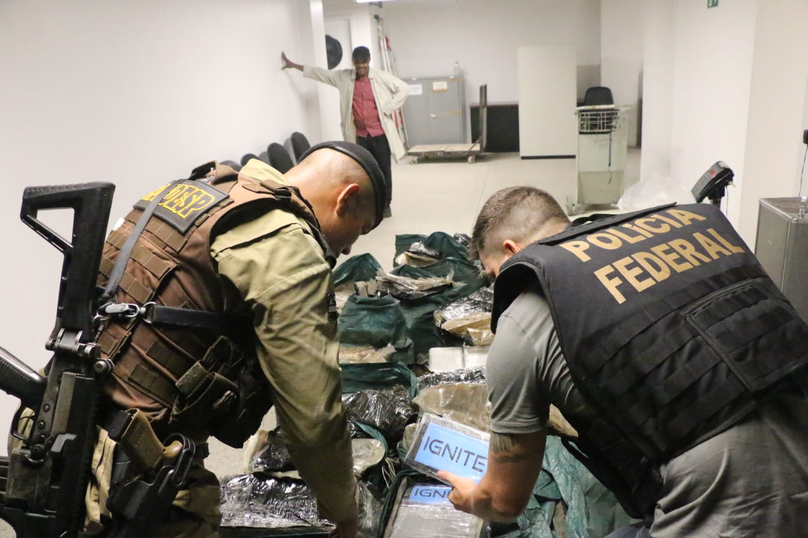 PF e Rondesp Atlântico apreendem uma tonelada de cocaína