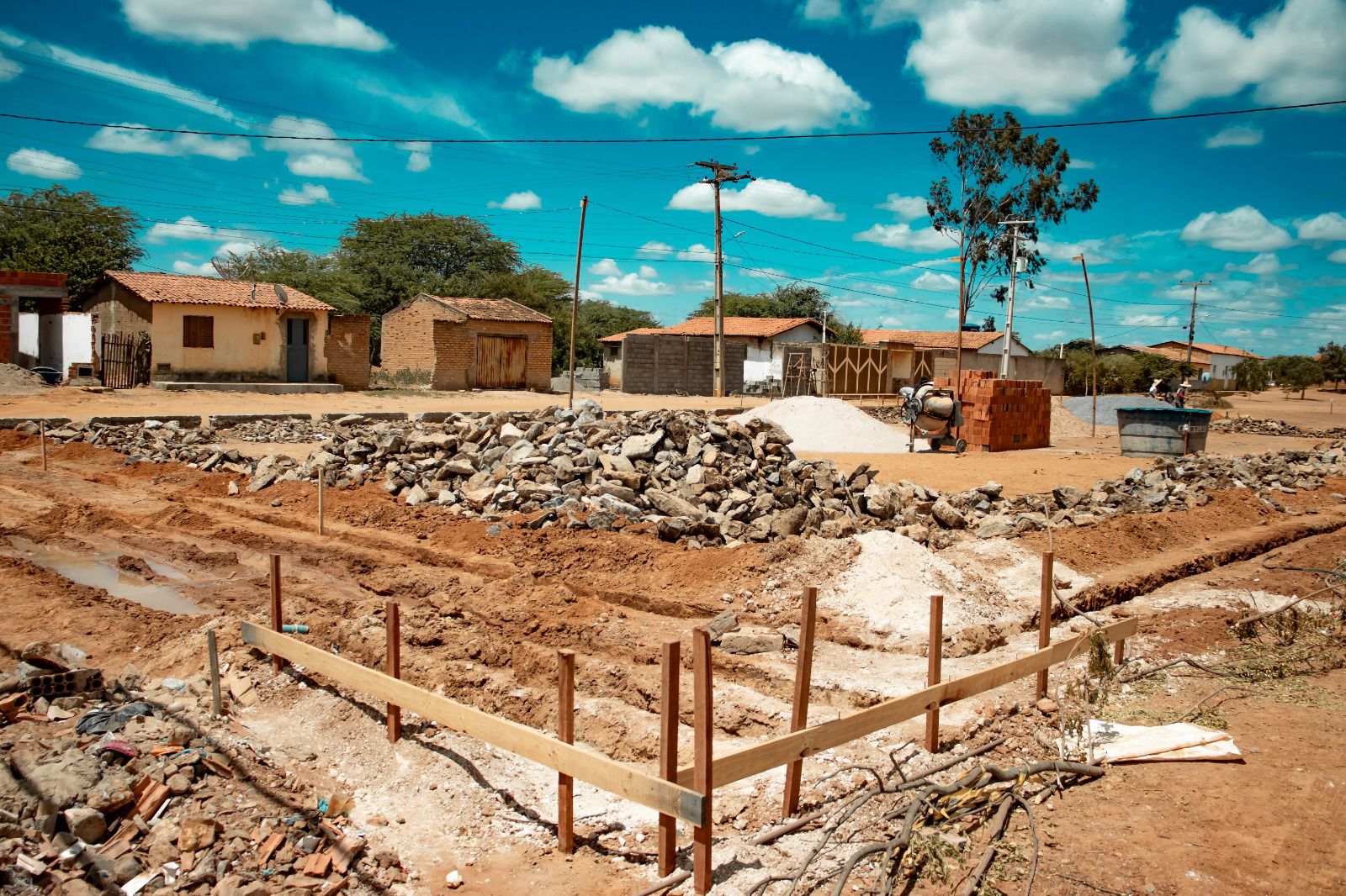 ​JOÃO DOURADO COMEÇA 2024 COM OBRAS SENDO INICIADAS PELA PREFEITURA