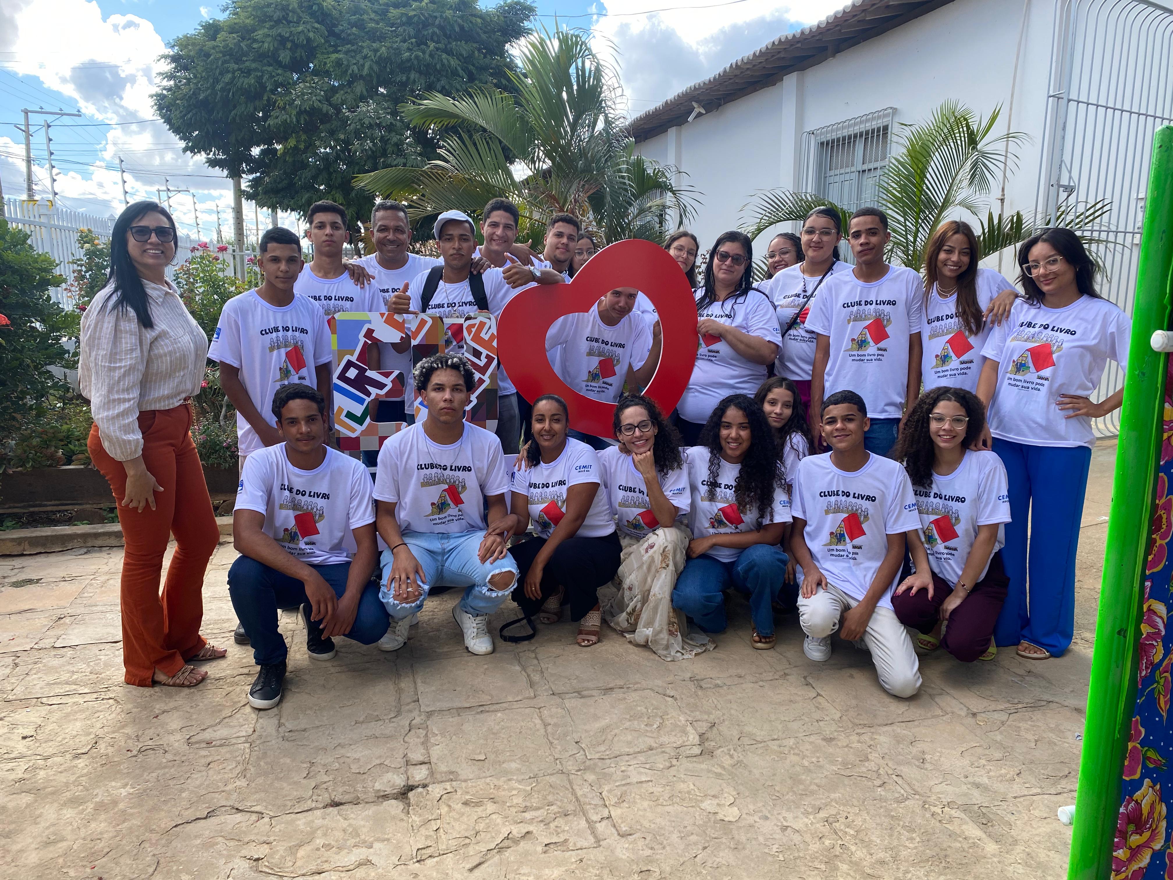 Barra do Mendes Brilha no Encontro Literário do CEMIT de Irecê