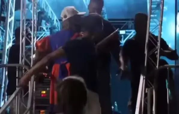 Radialista denuncia agressão e expulsão de palco em show de Pablo